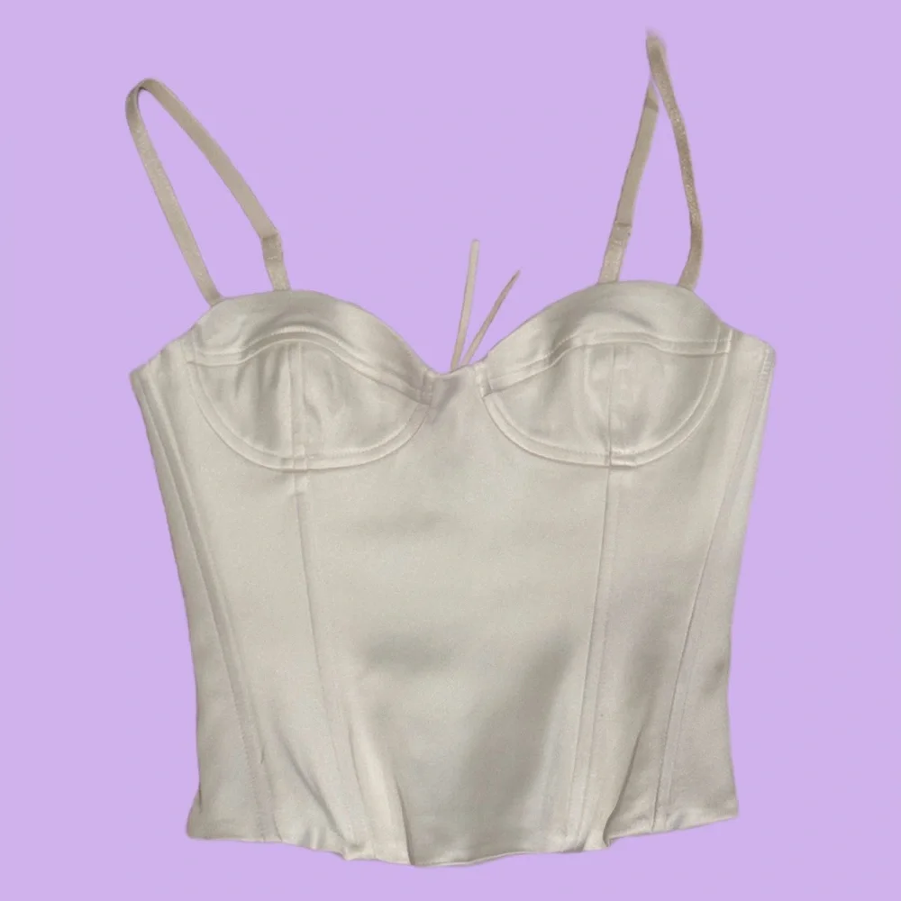 🍒 ARITZIA - White Silky Corset Bustier Tank Top
Size: 2 - Picture 1 of 5